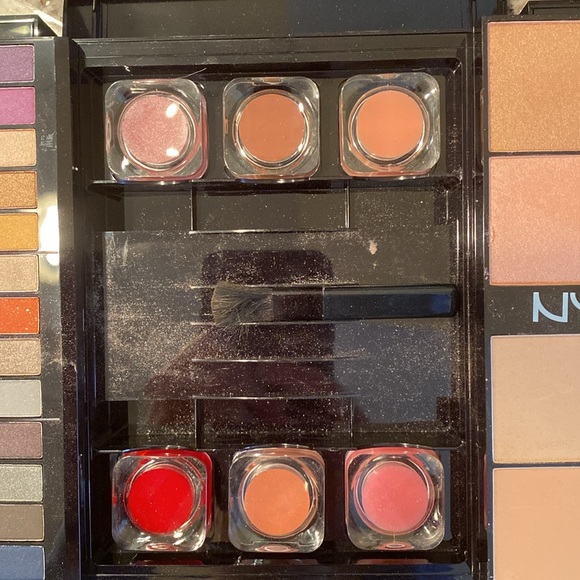 NYX Beauty To Go - The Ultimate Beauty Box Makeup Kit - Picture 8 of 10